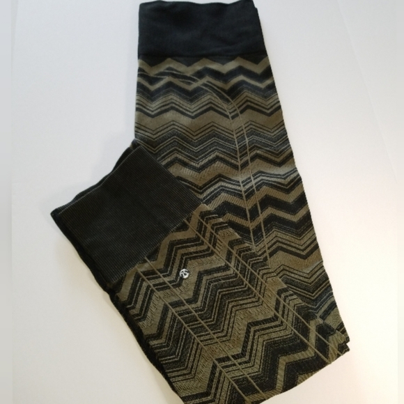 LULULEMON lemon fatigue zig zag Ebb to the… - Picture 3 of 5